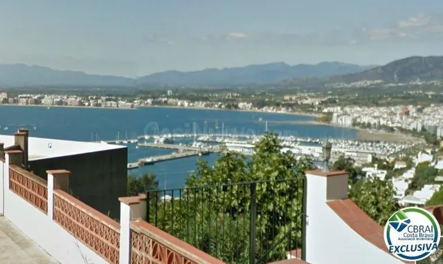 Terreno con impresionante vista a la bahía de Roses