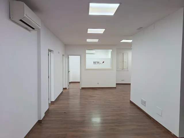 Amplia oficina de 185 m2 con 8 despachos en pleno centro de Palma — 14