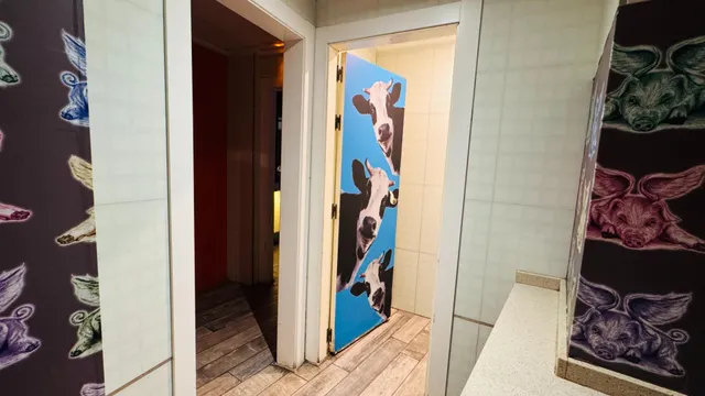 ¡Oportunidad única de inversión en la costa de Valencia! Se traspasa/vende excepcional local comercial con licencia definitiva de Pub en la codiciada Playa de Cullera. — 17
