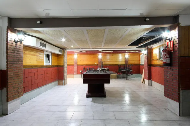AMPLIO LOCAL EN ST ANDREU DE LA BARCA — 27