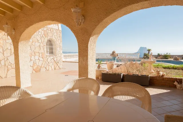 Amplia villa con vistas panorámicas al mar y pista de tenis privada en Calpe — 2