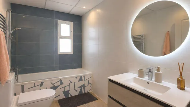 Casa reformada de 5 dormitorios con piscina privada, gran terraza y placas solares en Los Balcones — 20