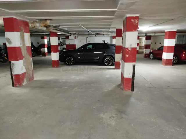 Garaje en Venta en la Avenida de Cádiz, zona Hospital — 5