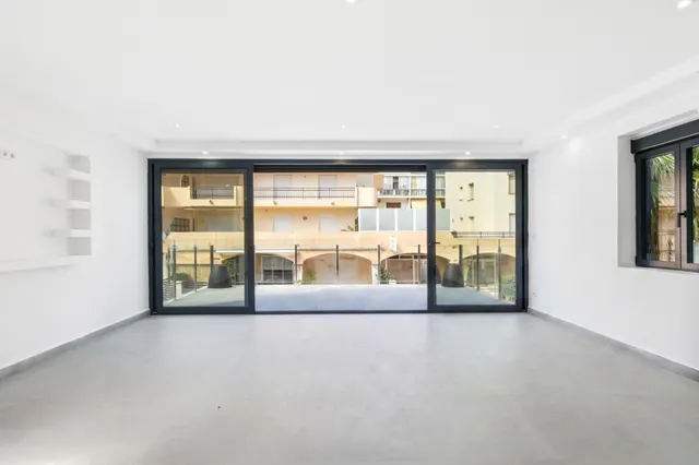 Chalet independiente en venta en Calle de la Roca Negra — 9