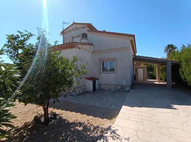 Exclusiva villa reformada y moderna con vistas al mar y mont - foto 2