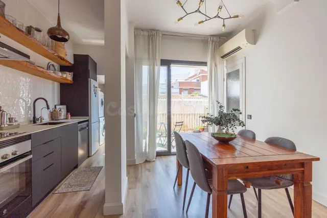 Piso con encanto, historia y diseño en pleno centro de Vilan - foto 2