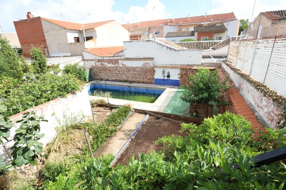 CASA PARA REFORMA ÍNTEGRA PRÓXIMA A PLAZA DEL ARENAL CON 375 m2 DE PARCELA Y 225 m2 DE PATIO