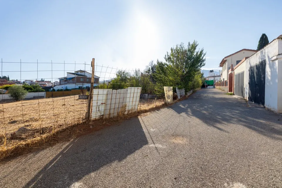 Compra tu parcela para hacer la casa de tus sueños a 5 min de Granada. Huétor Vega