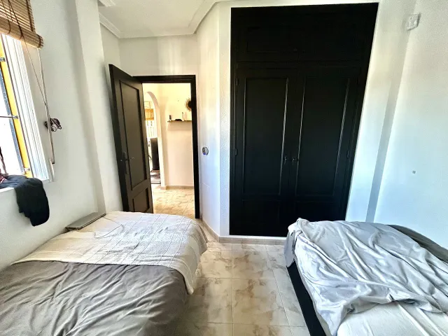 Villa de 4 dormitorios y 3 baños en villamartin (orihuela costa) — 24