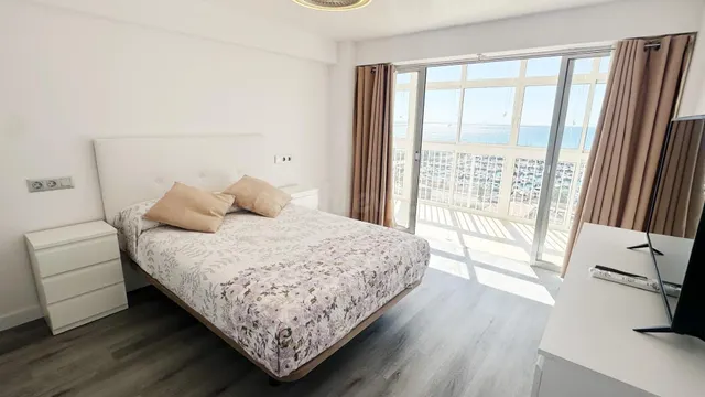VIVIENDA REFORMADA A ESTRENAR CON TERRAZA ACRISTALADA Y VIST