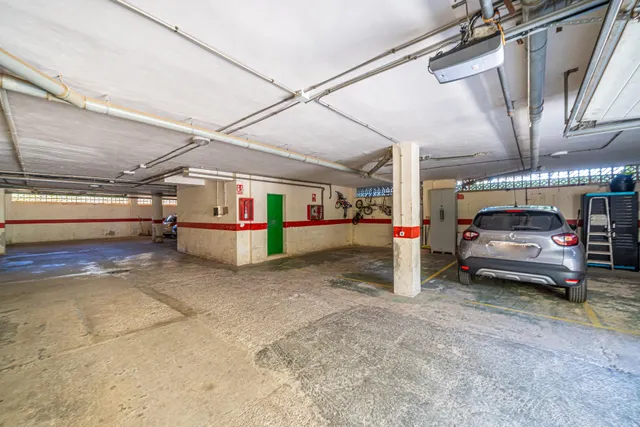 Amplio y luminoso piso de 4 habitaciones con dos plazas de parking en son ferrer — 24