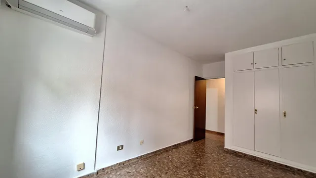 Piso SIN AMUEBLAR de 4 dormitorios, dos baños y plaza de garaje en la Calle Puerta Nueva — 17