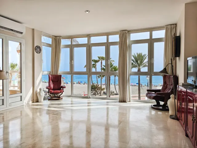 En Venta Piso en el Paseo Maritimo de ALmeria Capital — 12