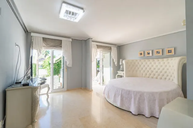 Villa exclusiva de 419 m2 con piscina privada a 200 m del mar en Torre la Mata — 20