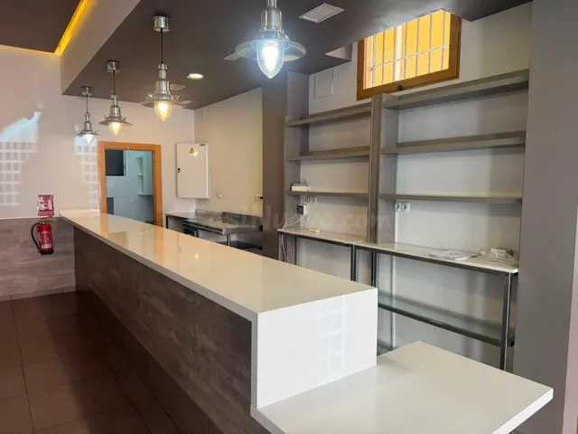 Se alquila local comercial con licencia de bar-cafetería en  - foto 2