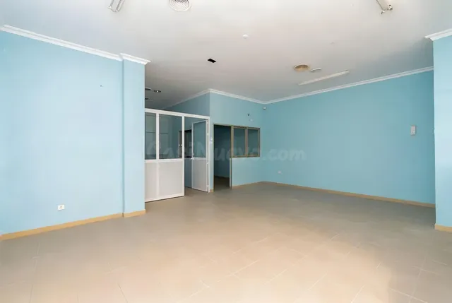 66 m2 con escaparate en zona Cañas, ubicación estratégica pa - foto 5