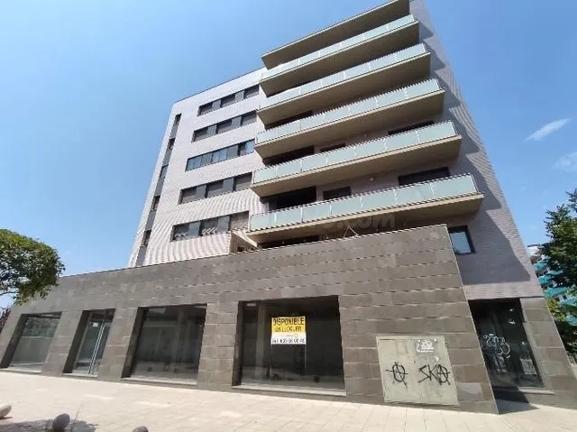 Amplio Local Comercial en Venta - La Bordeta, Lleida - foto 3