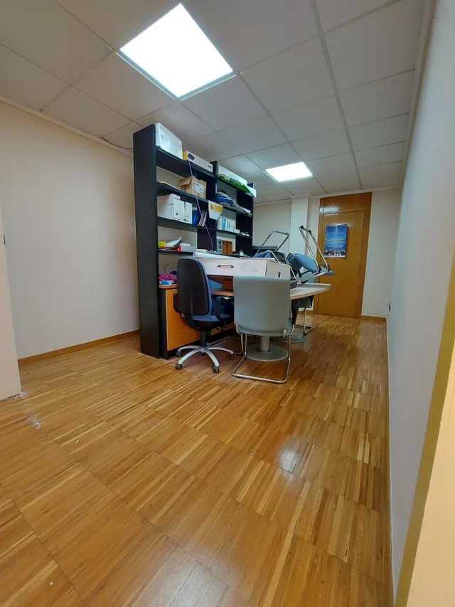 SE VENDE O ALQUILA LOCAL DE OFICINAS Y DESPACHOS EN BENIAJAN — 25