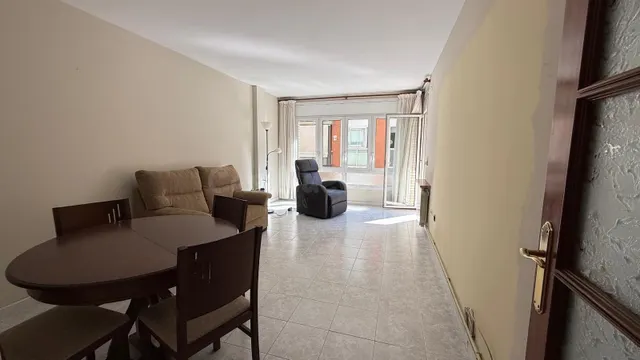 Piso en segunda planta con ascensor, de 94 m2 construidos — 2