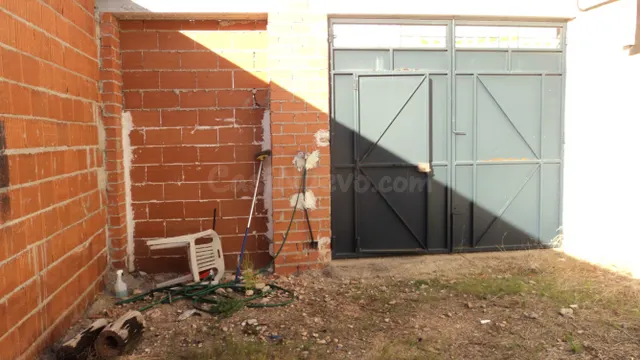 SOLAR LIMPIO PARA EDIFICAR CON AGUA Y LUZ