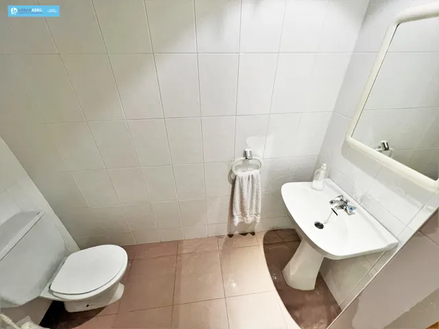 Espectacular Clínica en La Rambla - Convertible en Vivienda — 14