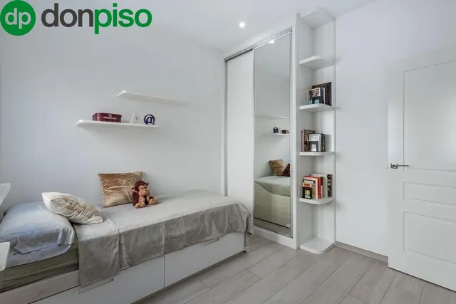 PISO COMPLETAMENTE REFORMADO EN CALLE RECOGIDAS — 27