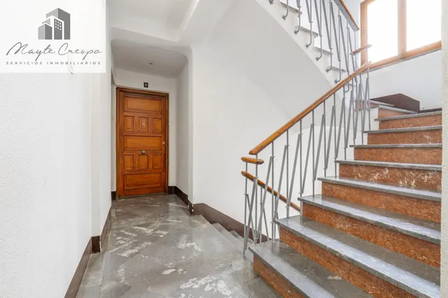 Piso de 87 m2 con 3 dormitorios en Pedro Antonio de Alarcón 27, junto a Recogidas — 41