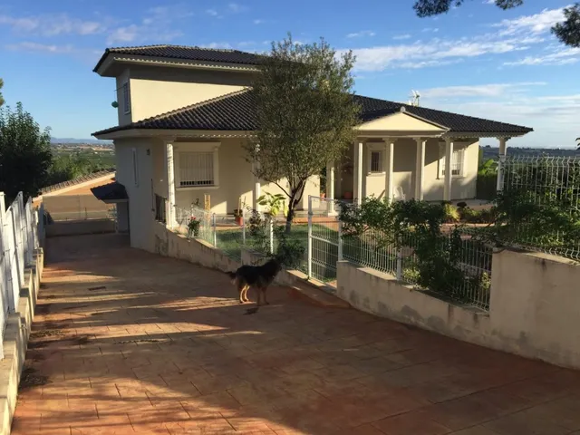 CHALET EXCLUSIVO CON GRAN PARCELA, PRIVACIDAD Y ACABADOS DE LUJO. — 17