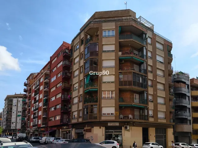 PISO DE 111 M2 TOTALMENTE REFORMADO CON 2 BALCONES JUNTO AL PASSEIG DE RONDA — 44