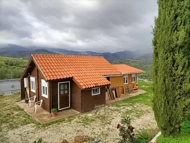 Terreno con casa de madera en Tollox, Malaga