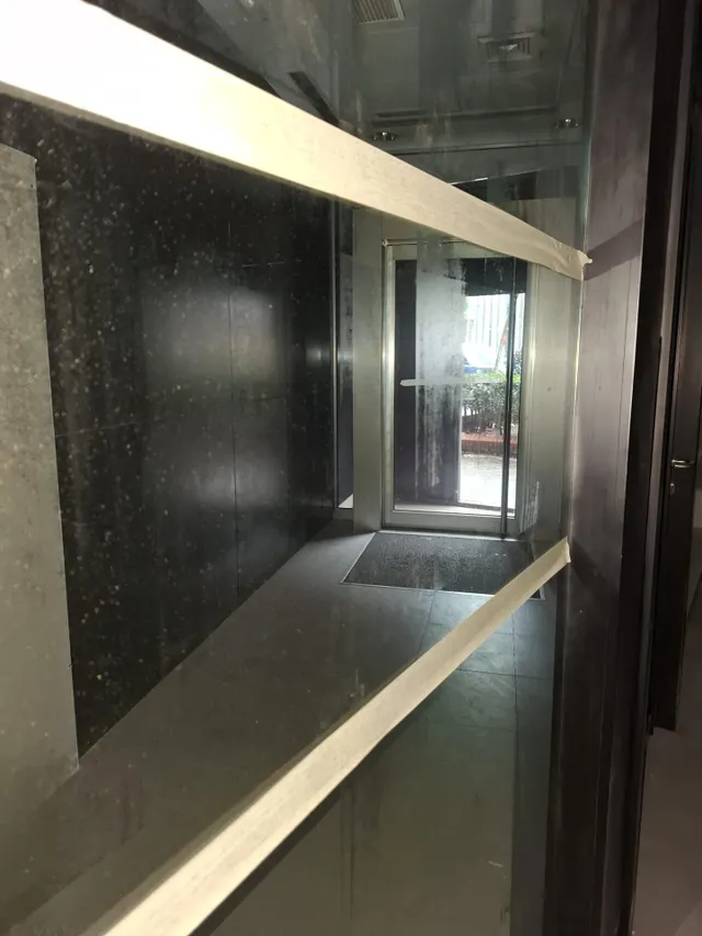 SE VENDE LOCAL EN RENTABILIDAD EN CALLE MAURICIO LEGENDRE 4. — 15