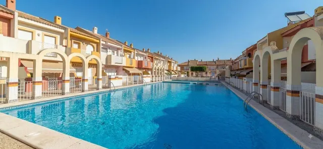 Exclusivo dúplex con sótano-garaje, piscina y a un paso de l