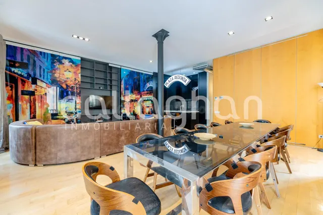 Exclusiva propiedad frente a la Plaza de la Reina: 178 m2 de - foto 3