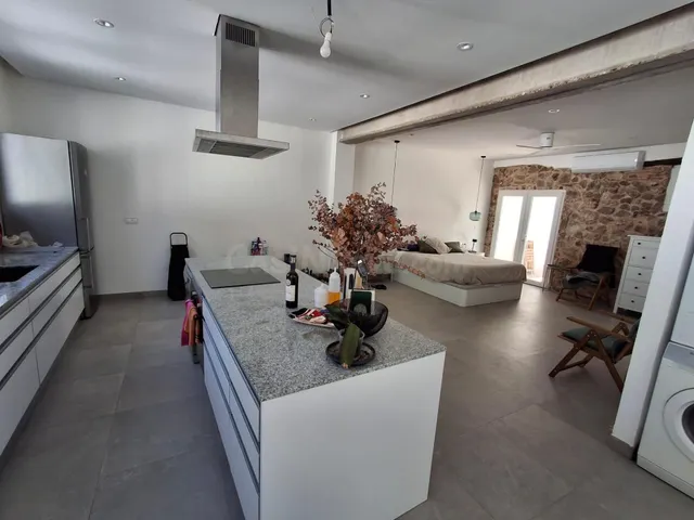 Encantadora Casa de Campo en Villena con Potencial para Refo - foto 2