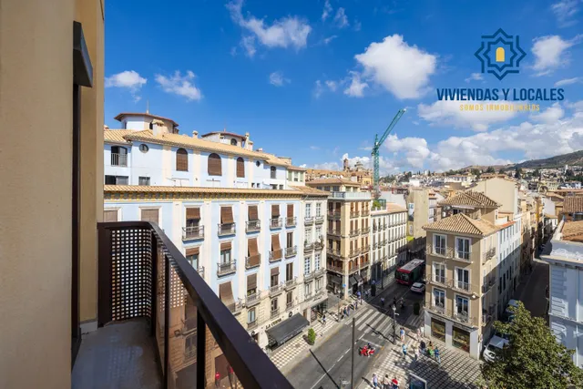 GRAN PISO EN PLAZA DEL CARMEN FRENTE AL AYUNTAMIENTO. — 44