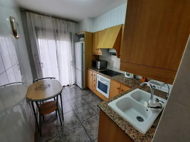Casa esquinera, de 3 dormitorios, terraza, azotea. Dispone de 2 locales comenrciales. MUY CÉNTRICA — 6