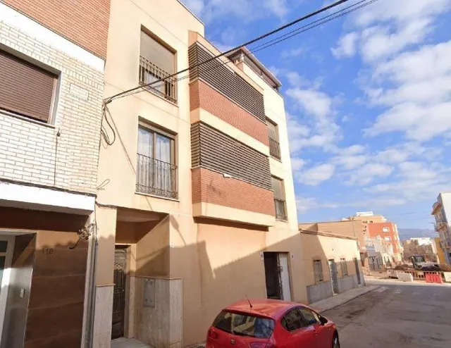 SE VENDE piso OKUPA en C SANTANDER 108 de Roquetas de Mar