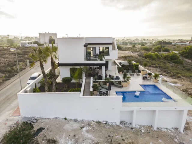 EXCLUSIVA VILLA DE LUJO DE NUEVA CONSTRUCCIÓN EN CIUDAD QUESADA(ROJALES). — 3