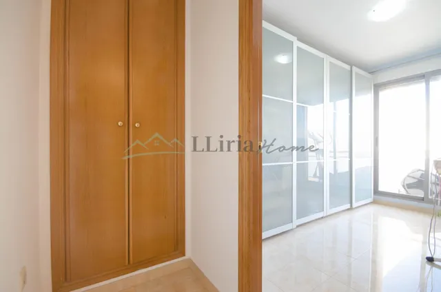 Ref. 04409. Casa de pueblo adosada con amplio patio, terraza y garaje en Vilamarxant. — 24