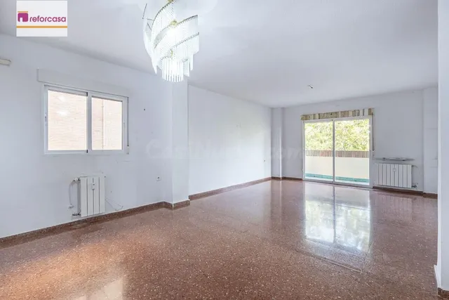 Piso con plaza de garaje cerrada junto a La Inmaculada, fren - foto 2