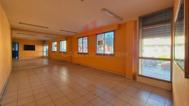 LOCAL COMERCIAL EN LA ZONA DE LA VALENZA — 3
