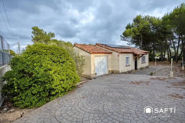 Casa con potencial ubicada en parcela 1000 m² Querol