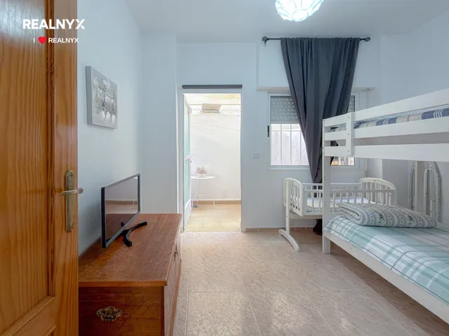 Encantador apartamento tipo bungalow con amplia terraza y licencia turística + Piscina comunitaria + Amplio patio — 20