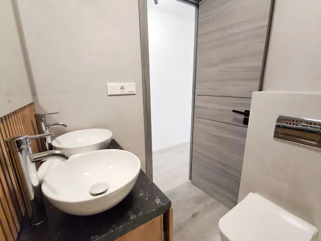 Apartamento de 3 dormitorios y 2 baños en Torrevieja (acequion) — 21