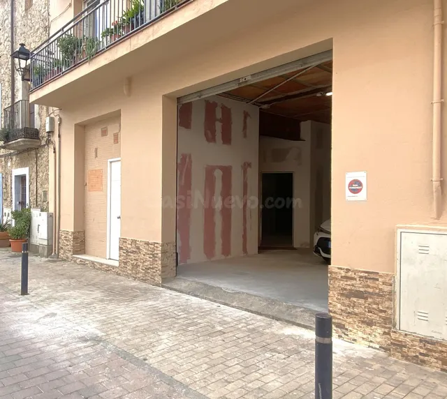 Alquiler trastero 32 m2 en garaje con alarma. Sant Pere Pesc - foto 2
