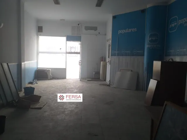 SE VENDEN TRES LOCALES COMERCIALES EN PLENO CENTRO. — 7