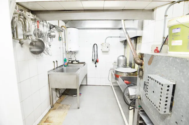 Urbis te ofrece un local comercial en venta en zona Centro, Salamanca. — 37