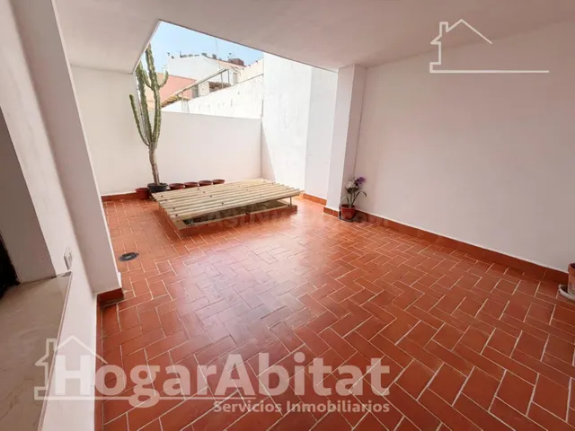 MUY AMPLIO CON TERRAZA JUNTO AL AYUNTAMIENTO - foto 3