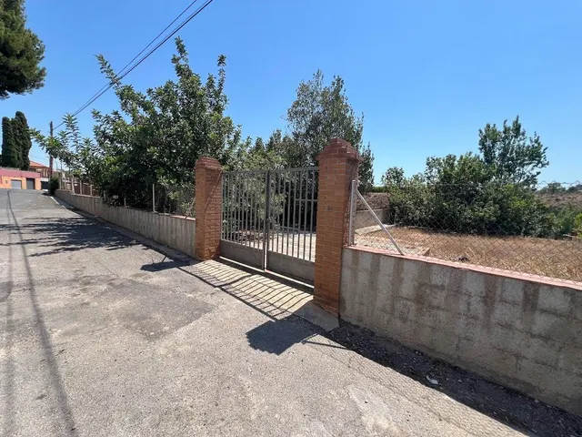 Terreno urbano en Torrent con edificación y frontenis. — 11