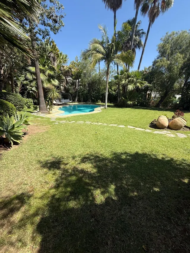 se vende 2 parcelas contiguas con casa en urbanizacion Atalaya rio Verde Marbella — 29